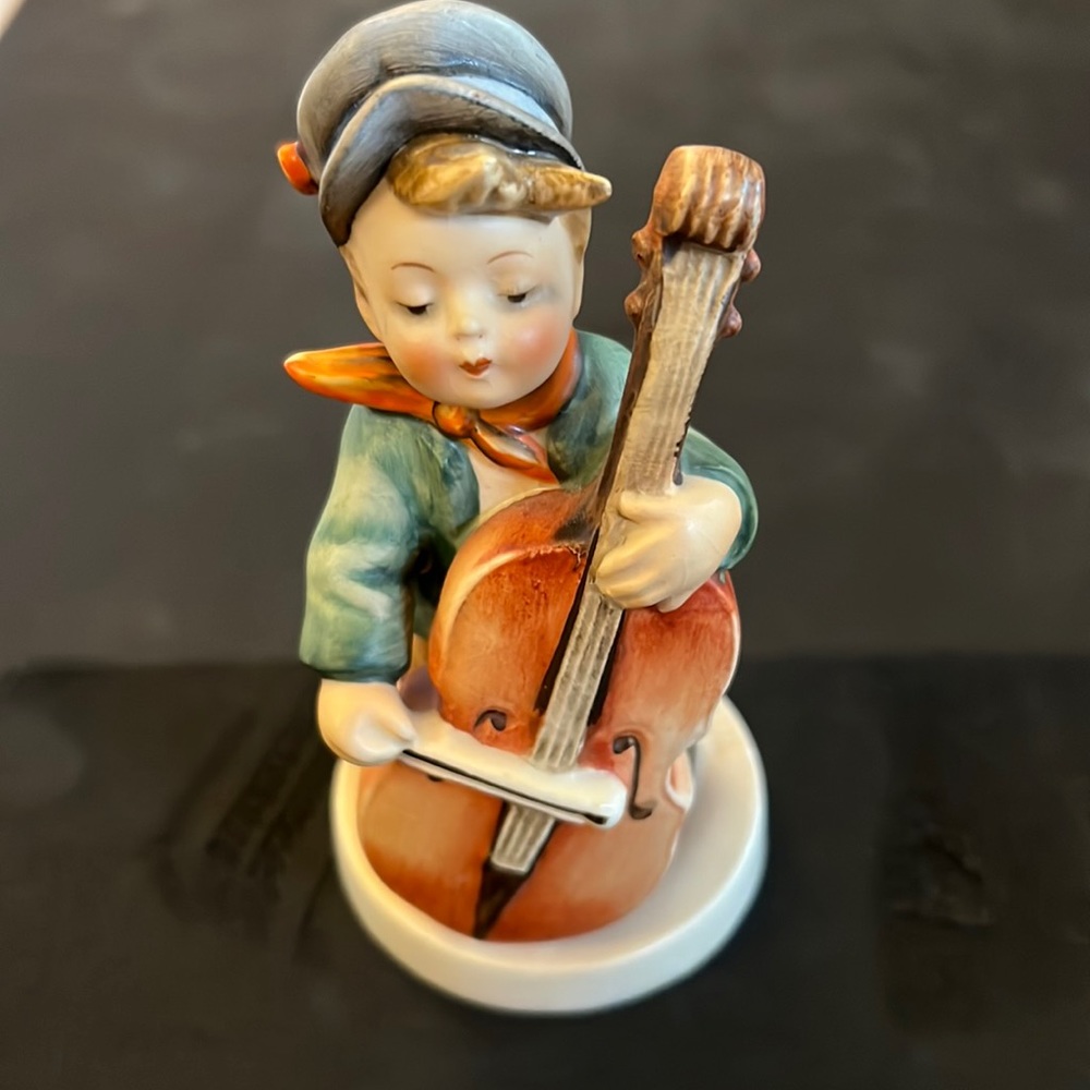 HUM186/III Boy Playing Cello Masterpiece Collection - Sweet Music